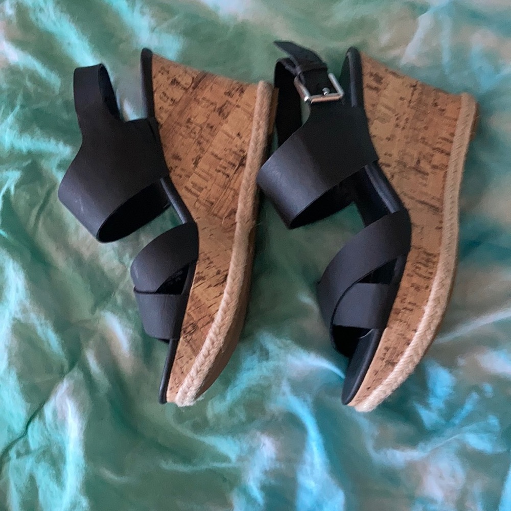 Black heels - Picture 3 of 4